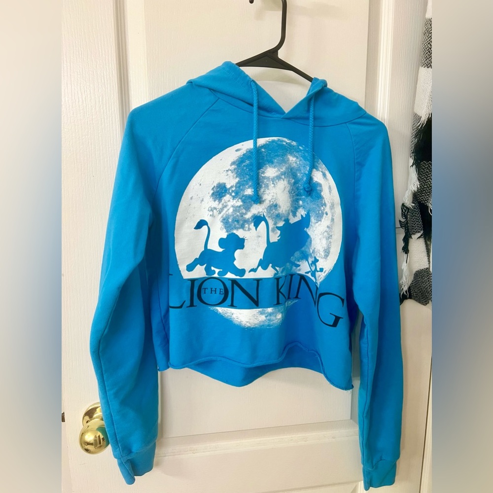 Walt Disney’s the Lion King crop top sweatshirt 🦁